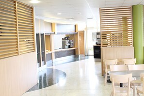 Desayuno buffet todos los días (con cargo) 