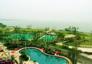 室內游泳池和季節性室外游泳池