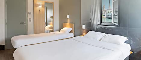 Premium bedding, desk, soundproofing, free WiFi