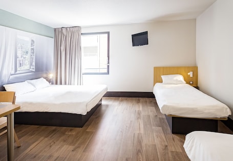 Premium bedding, desk, soundproofing, free WiFi. B&B HOTEL Rouen Saint-Etienne-du-Rouvray