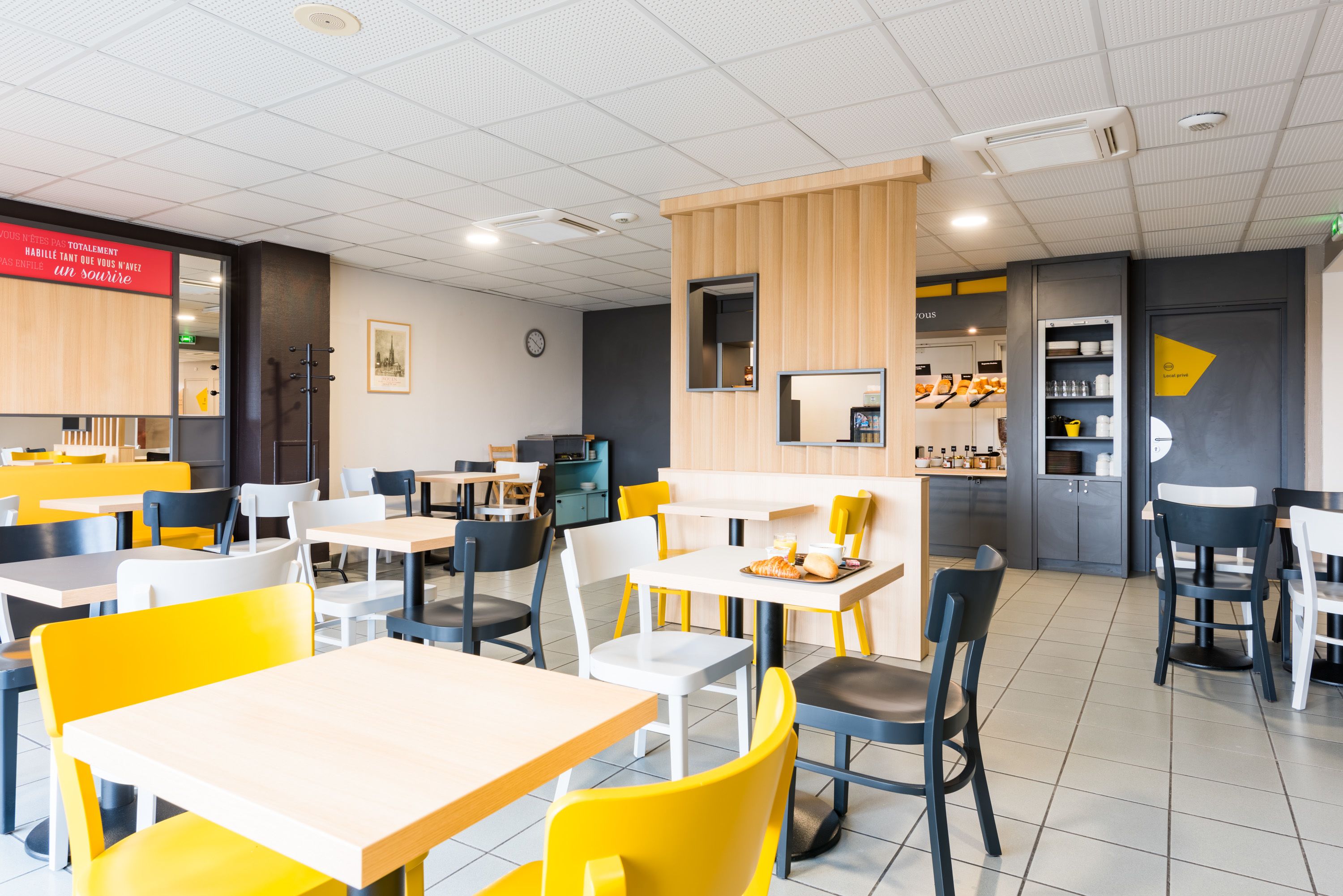 อาหารเช้าแบบบุฟเฟ่ต์ทุกวัน (คิดค่าบริการ)