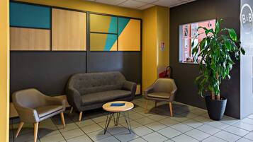 Coin salon dans le hall