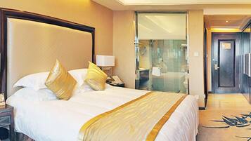 Standard Kingsize Room | Minibar, desk, blackout drapes, free WiFi