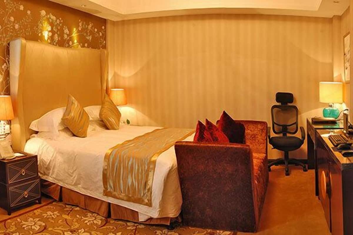 Suite | Een minibar, een bureau, verduisterende gordijnen, gratis wifi