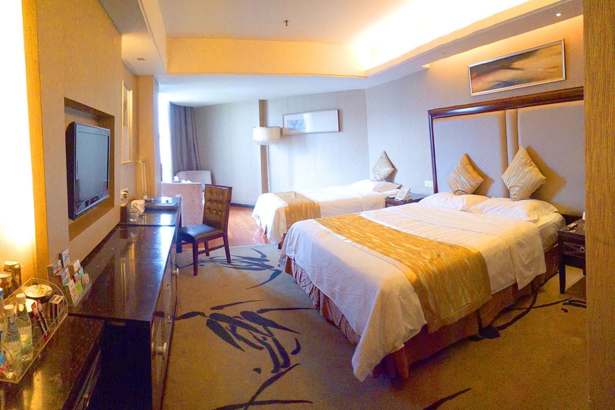 Family Twin Room | Minibar, desk, blackout drapes, WiFi (free)