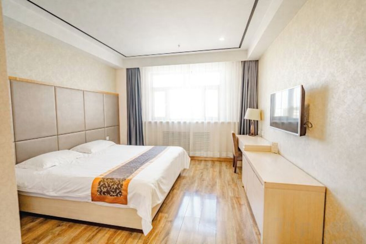 Premier Room (Double Bed)