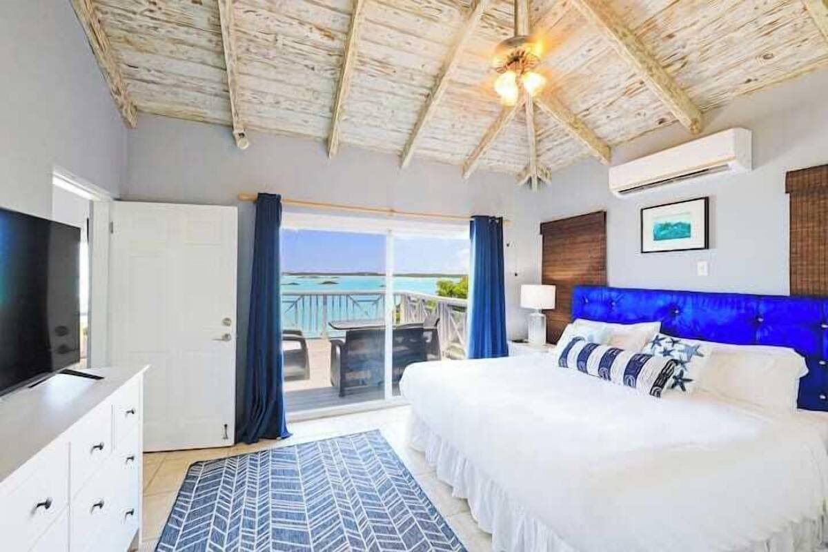 Casa, 4 quartos, para não fumantes, vista para o lago | Roupas de cama de algodão egípcio, edredons de pluma, cofres nos quartos