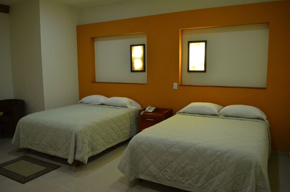 Caja fuerte, tabla de planchar con plancha, wifi gratis