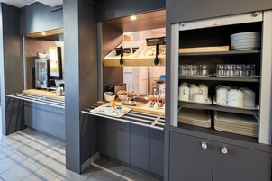 Daily buffet breakfast for a fee