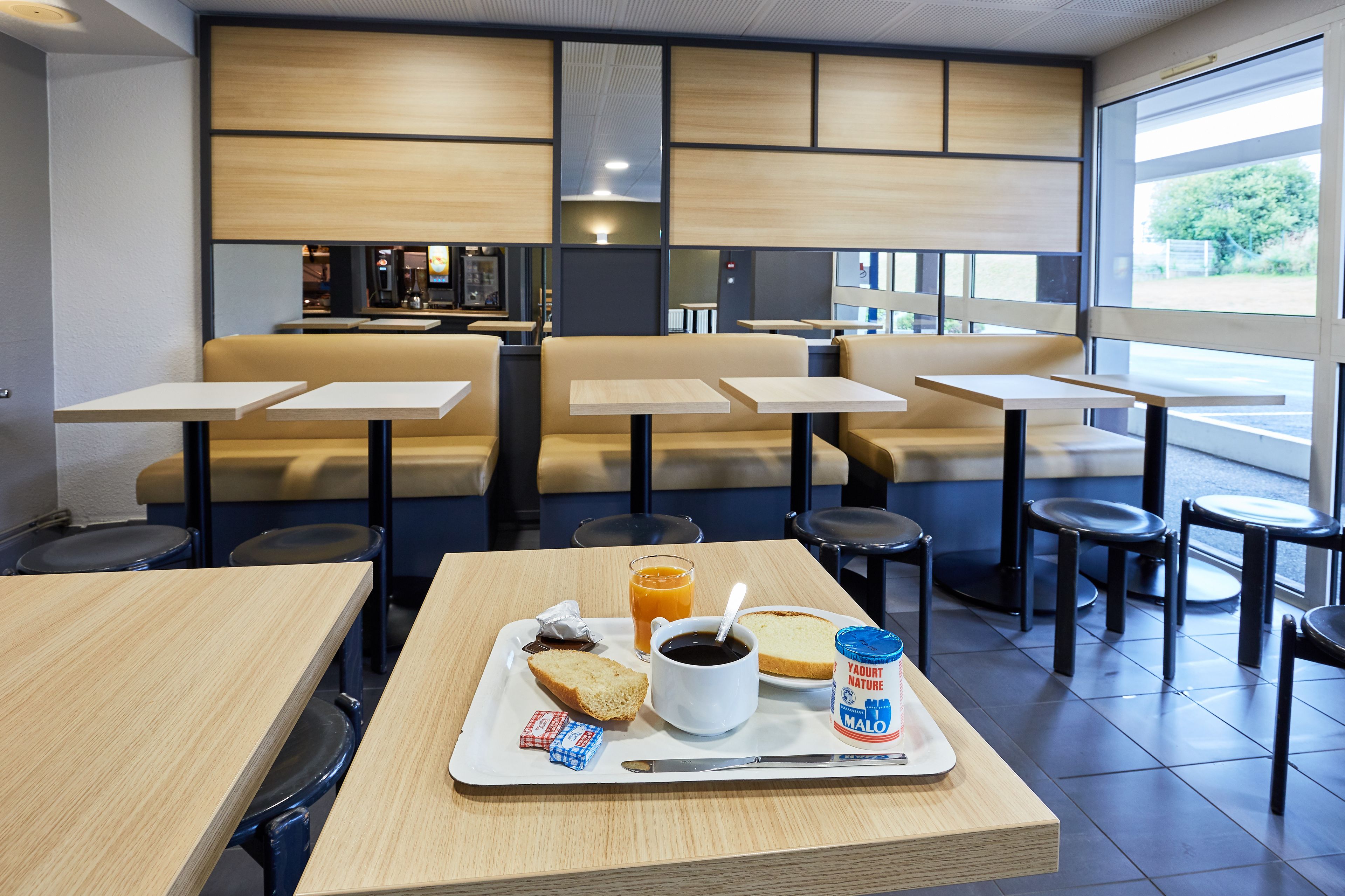 Se ofrece un desayuno bufé todos los días (por un coste adicional)