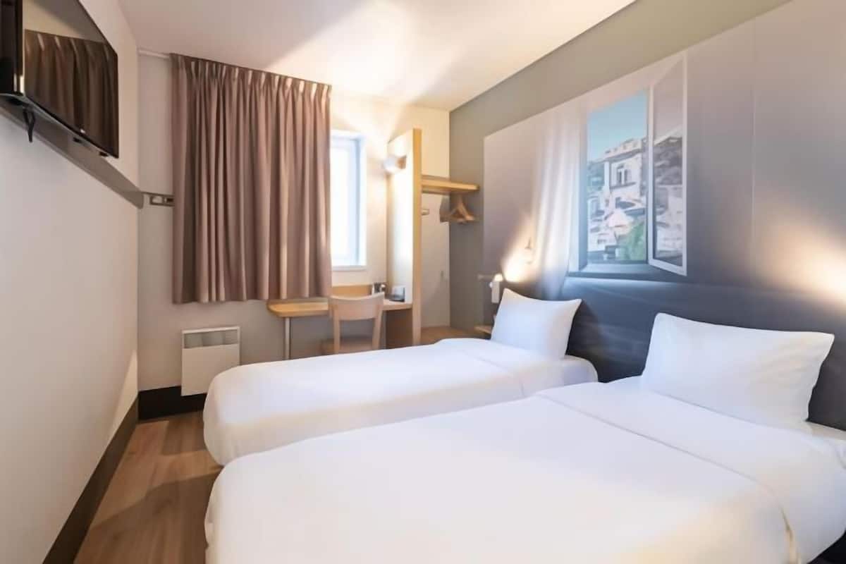 Premium bedding, down comforters, desk, blackout drapes