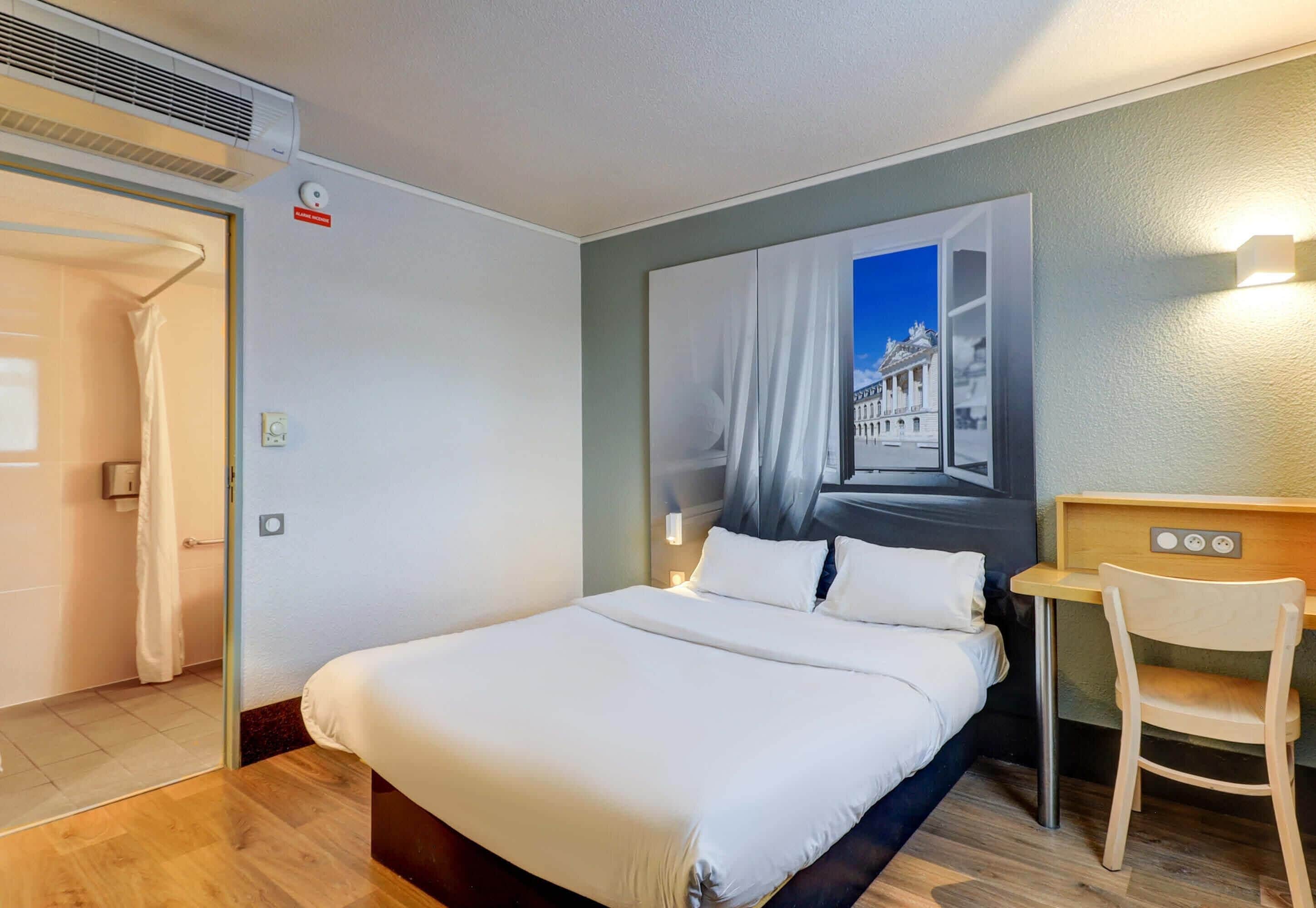 Habitación doble, accesible para personas con discapacidad, no fumadores | Ropa de cama de alta calidad, edredones de plumas, escritorio