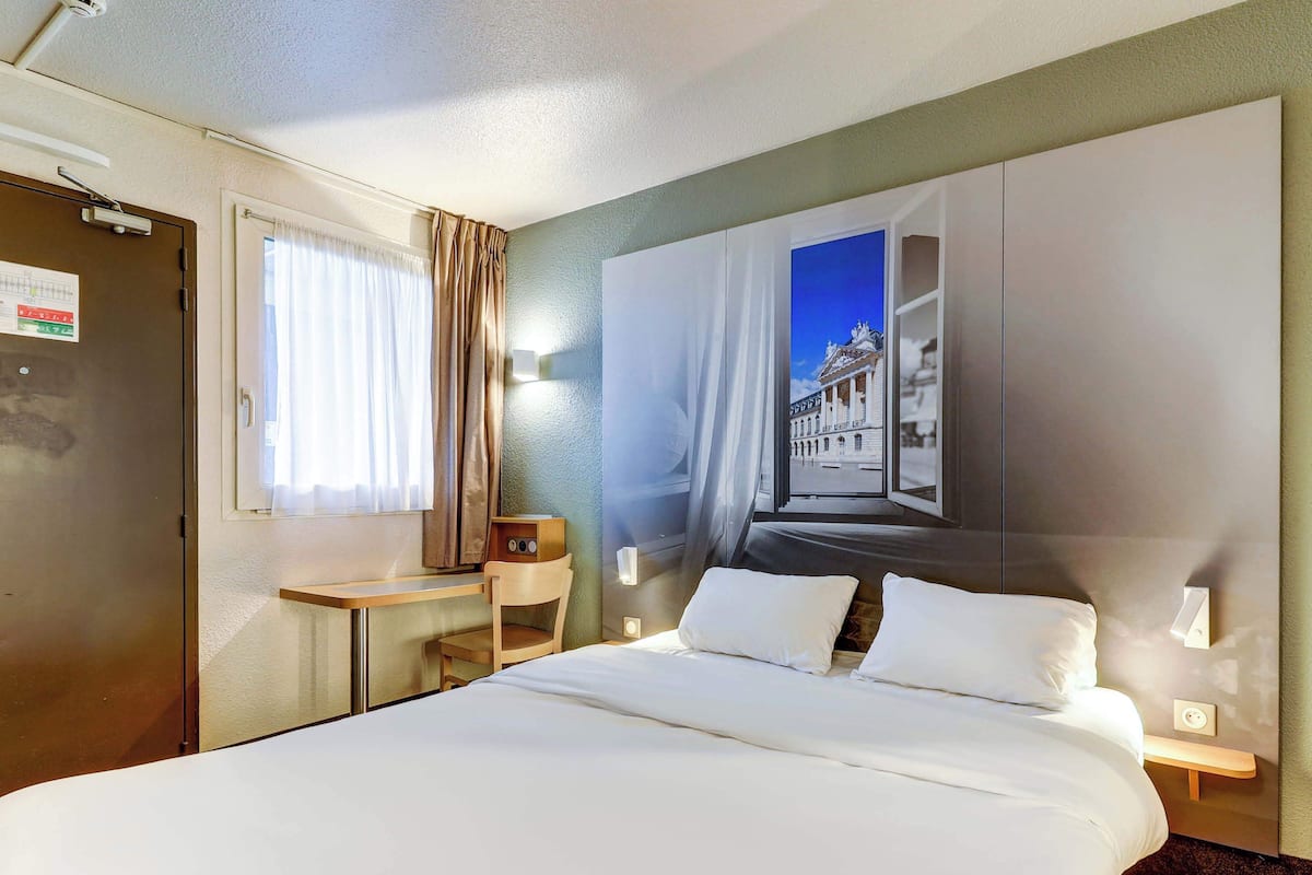 Double Non-Smoking Room | Premium bedding, down comforters, desk, blackout drapes