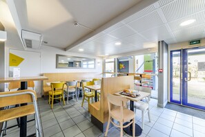 Frukostbuffé varje dag mot avgift