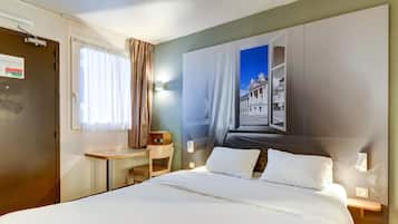 Premium bedding, down duvets, desk, blackout curtains