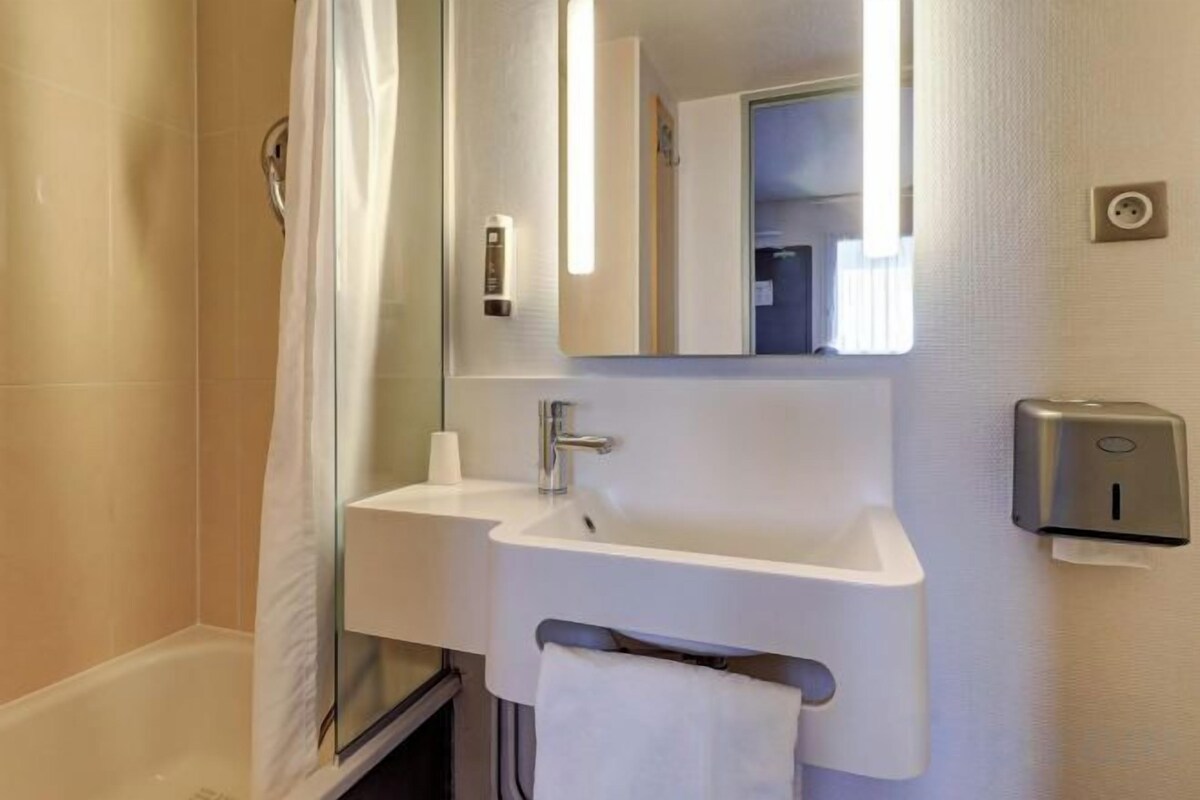 Shower, hair dryer (on request), towels