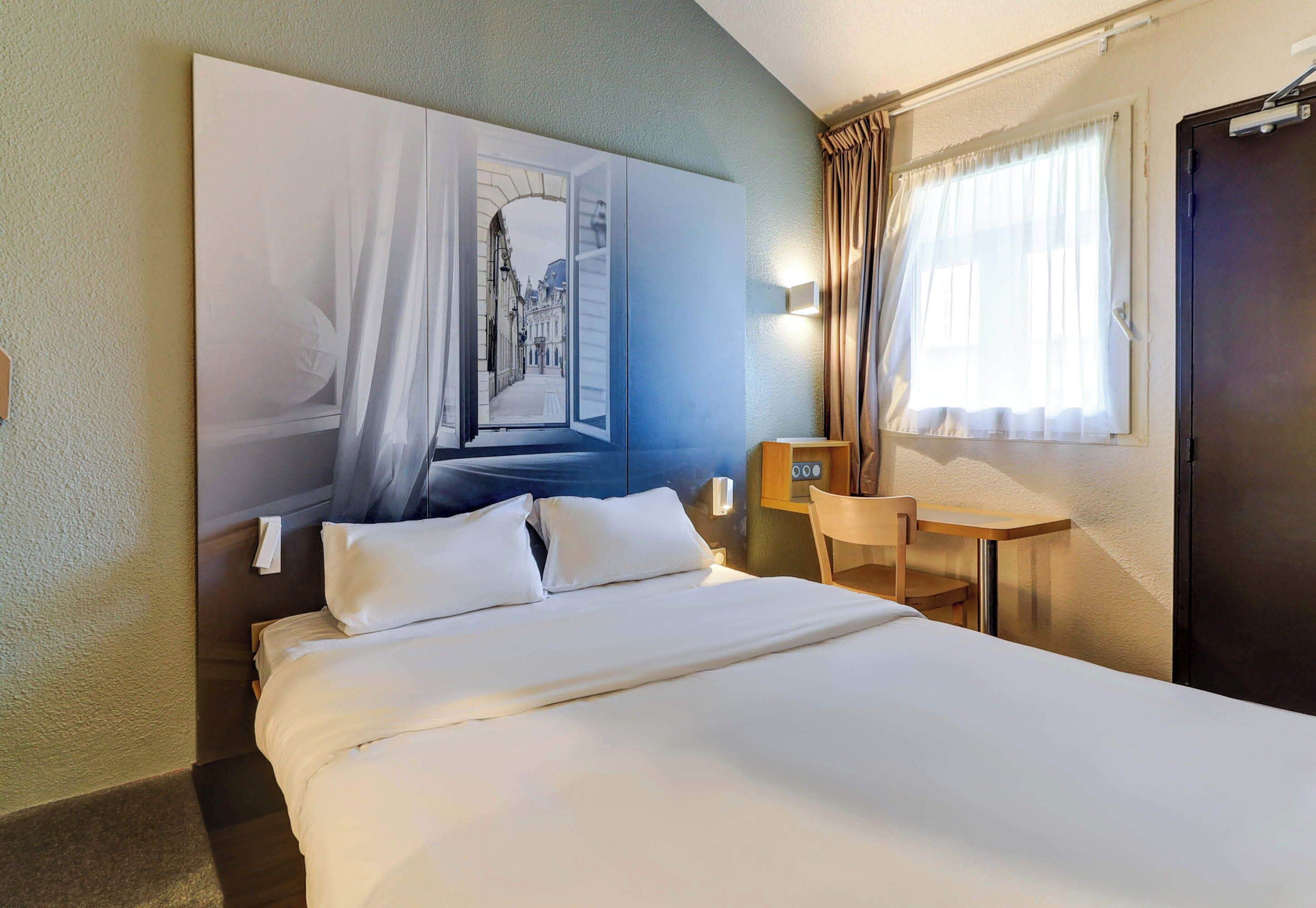 Tweepersoonskamer, niet-roken | Luxe beddengoed, donsdekens, een bureau, verduisterende gordijnen