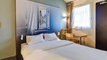 Tweepersoonskamer, niet-roken | Luxe beddengoed, donsdekens, een bureau, verduisterende gordijnen