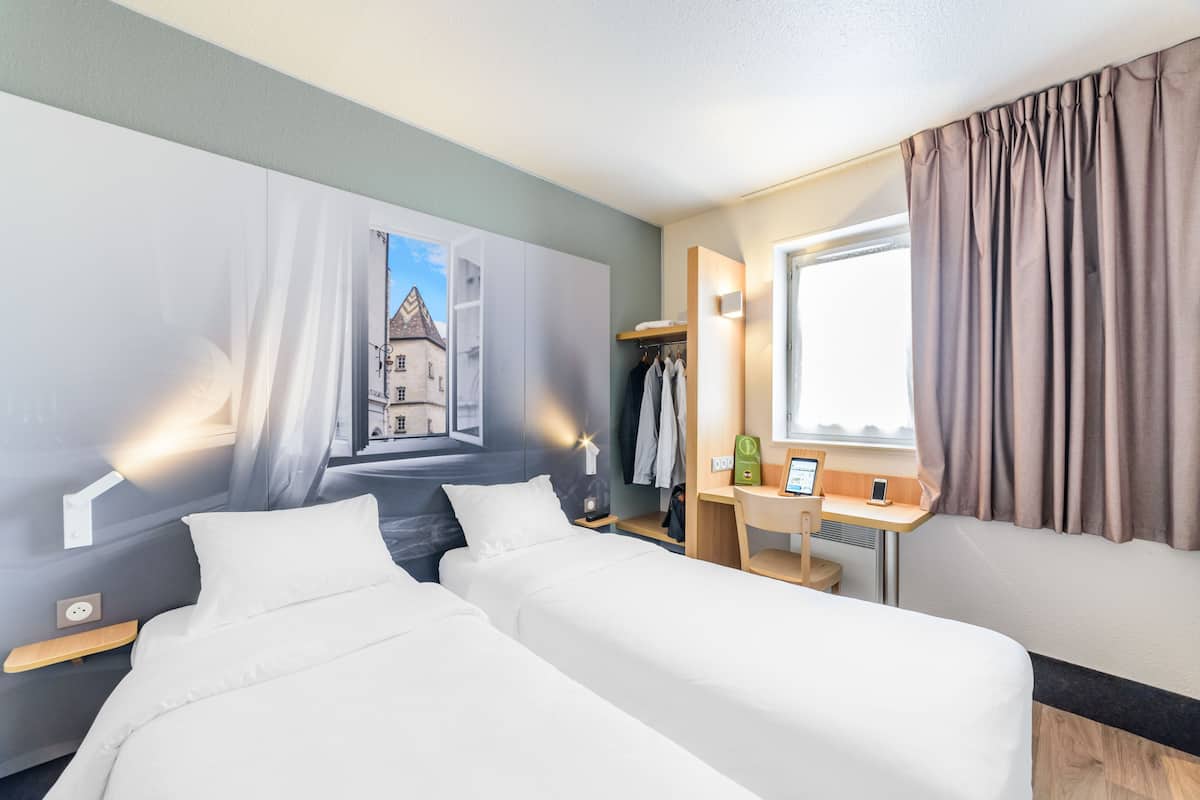 Premium bedding, down duvets, desk, soundproofing