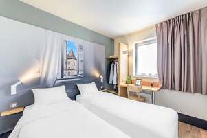 Twin Room, Non Smoking | Premium bedding, down comforters, desk, soundproofing