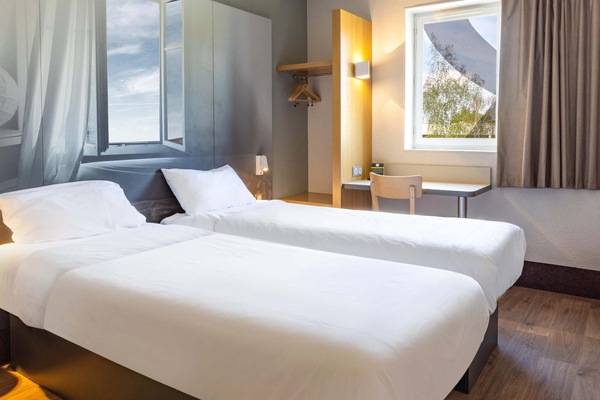Twin Room, Non Smoking | Premium bedding, down comforters, desk, soundproofing