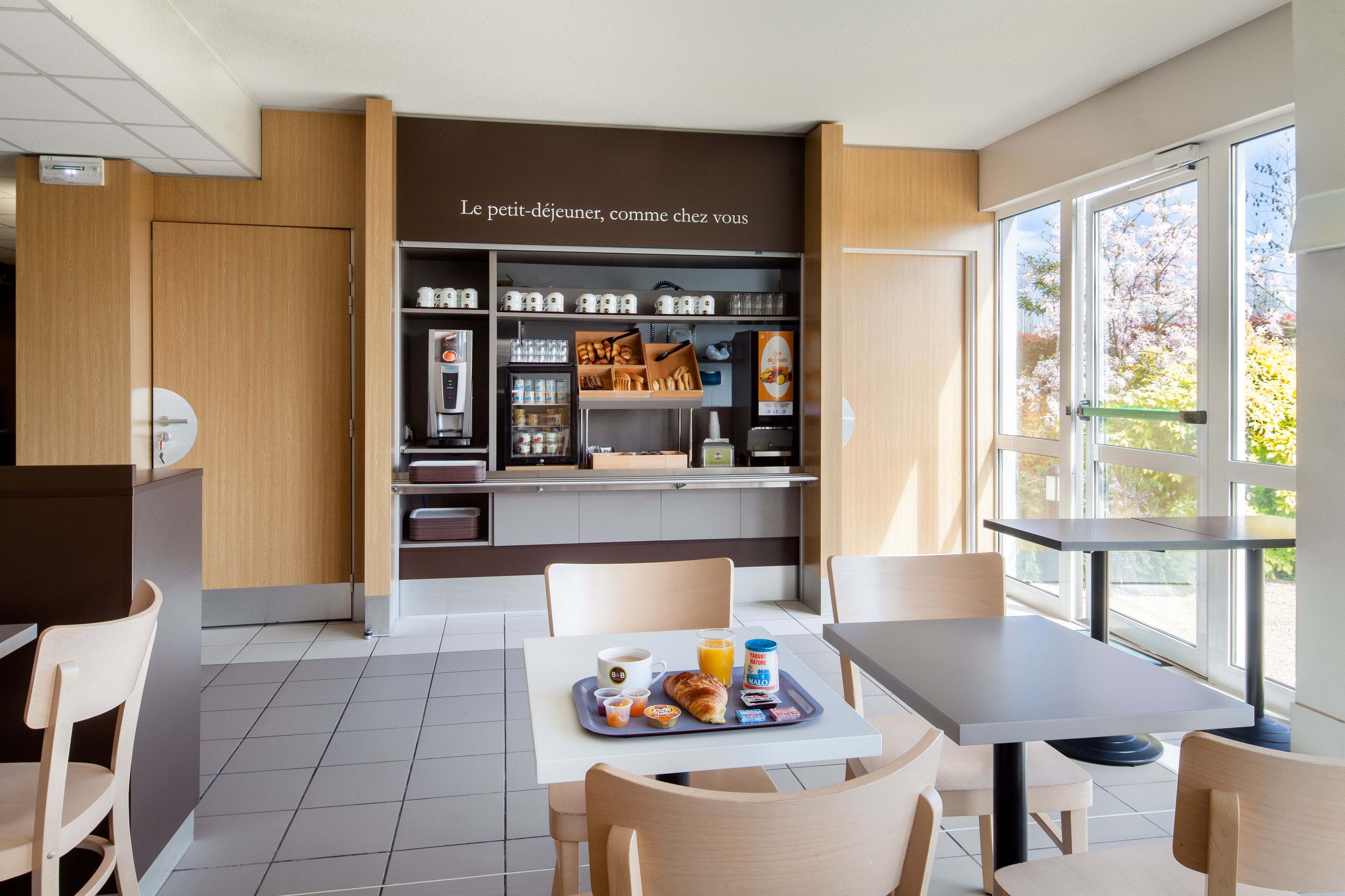 Daily buffet breakfast for a fee