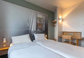 Escritorio, sistema de insonorización, wifi gratis y ropa de cama 