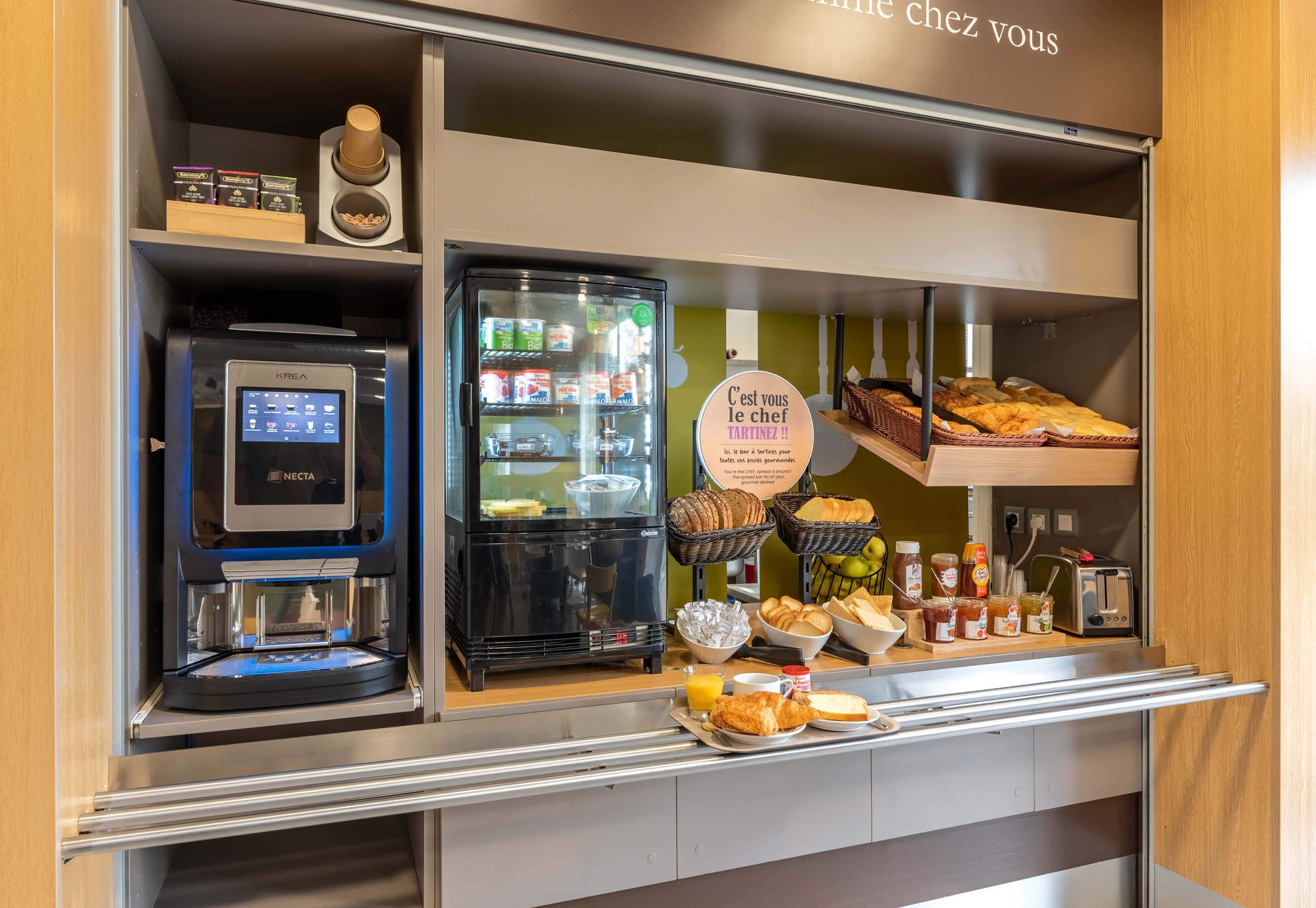 daily buffet breakfast for a fee