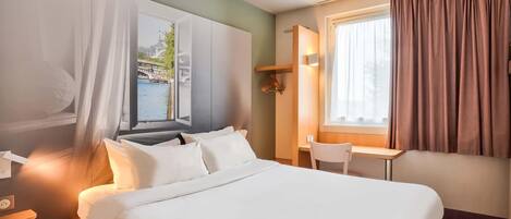 Double Room | Peralatan tempat tidur premium, meja, kalis bunyi, Wi-fi percuma