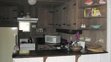 Huoneisto, 1 makuuhuone, Merinäköala (Cupid's Cottage) | Yksityinen keittiö | Jääkaappi, kahvin-/teenkeitin