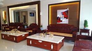 Lobby sitting area - Palawan Uno Hotel (Puerto Princesa)