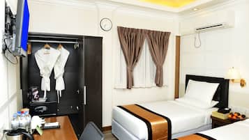 Minibar, in-room safe, desk, iron/ironing board