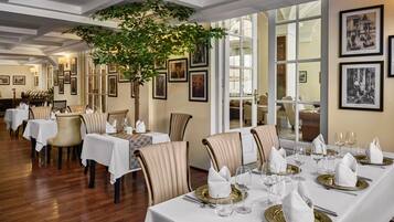 Daily buffet breakfast (USD 12 per person)