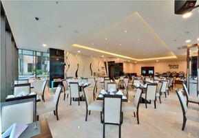 Tägliches Frühstücksbuffet (100000 IDR pro Person)