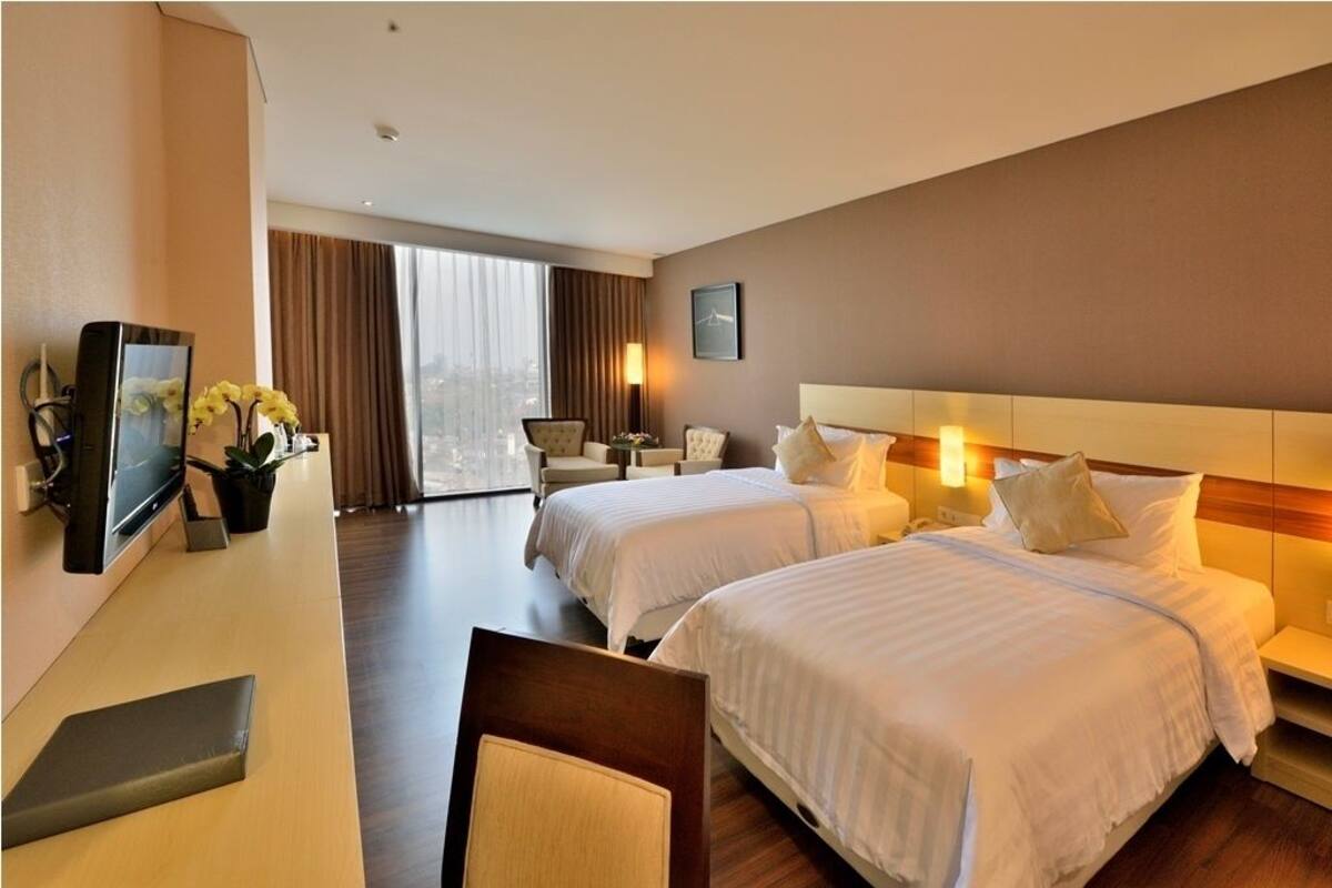 Phòng Deluxe | Bộ đồ giường cao cấp, minibar, két bảo mật tại phòng, bàn 