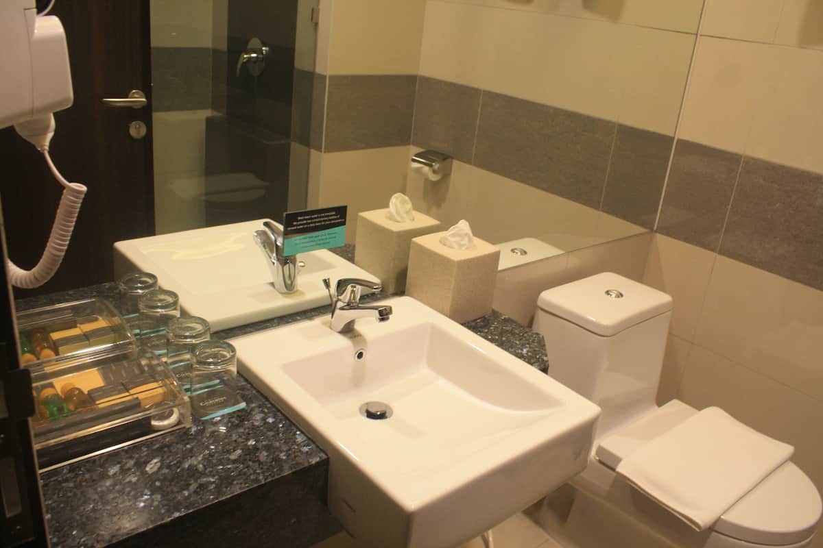 deluxe room | bathroom | shower, free toiletries, hair dryer, slippers