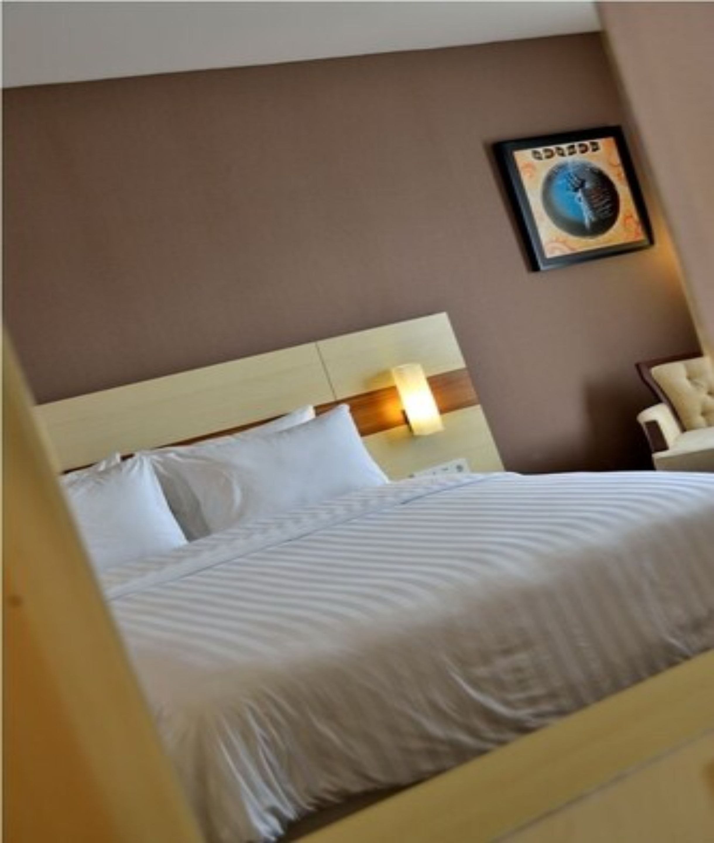 deluxe room | 1 bedroom, premium bedding, minibar, in-room safe