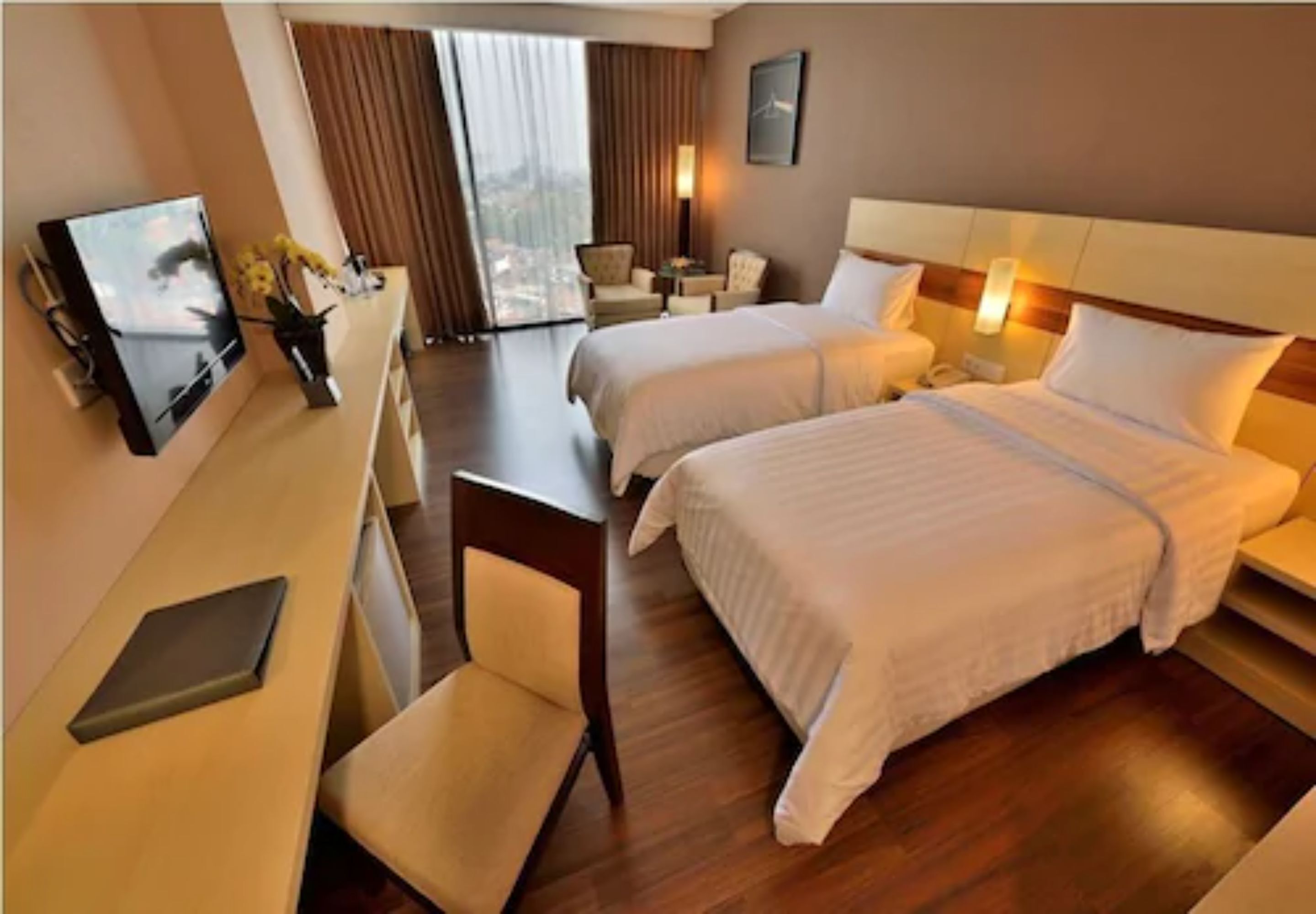 deluxe room | 1 bedroom, premium bedding, minibar, in-room safe