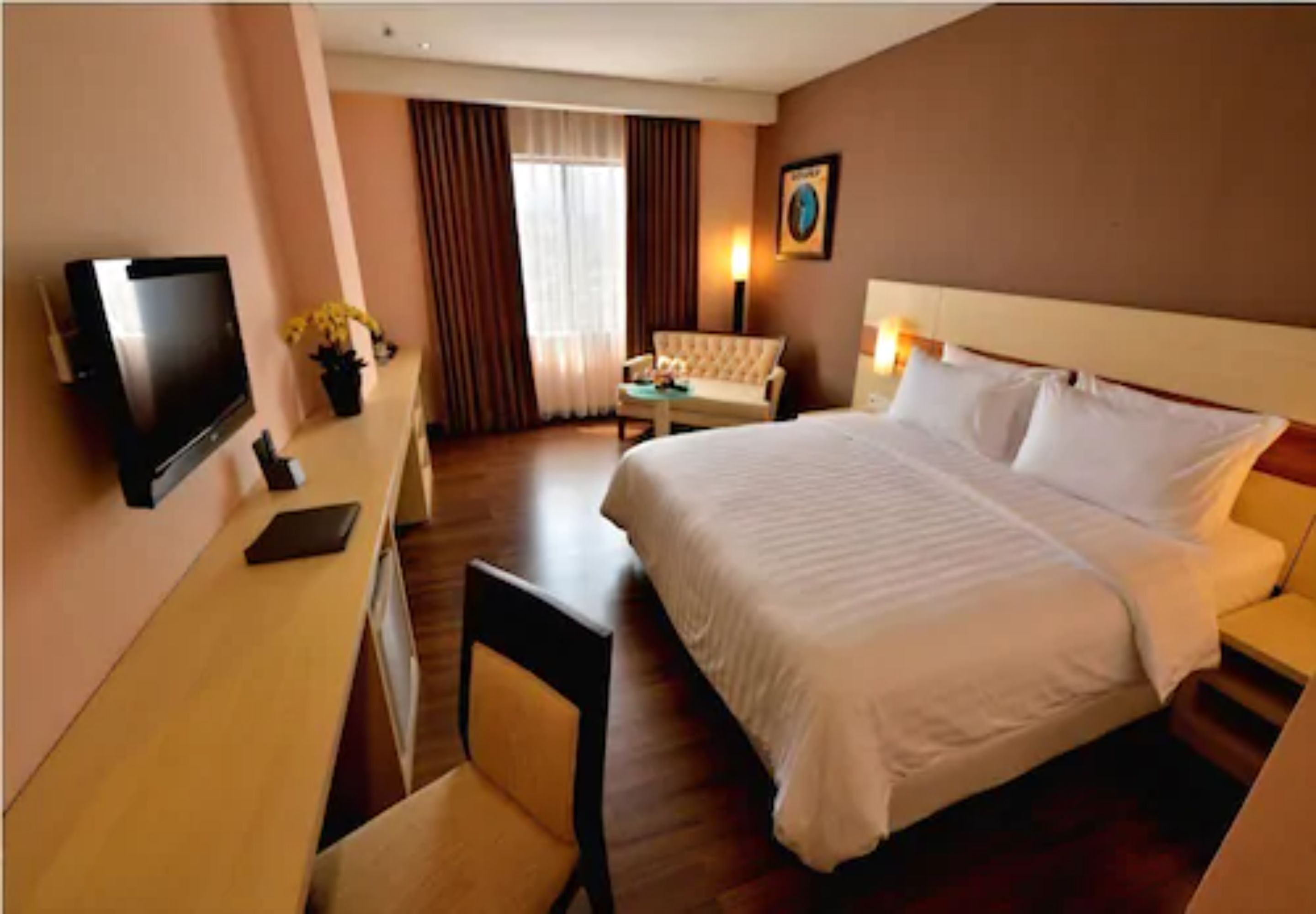 deluxe room | 1 bedroom, premium bedding, minibar, in-room safe