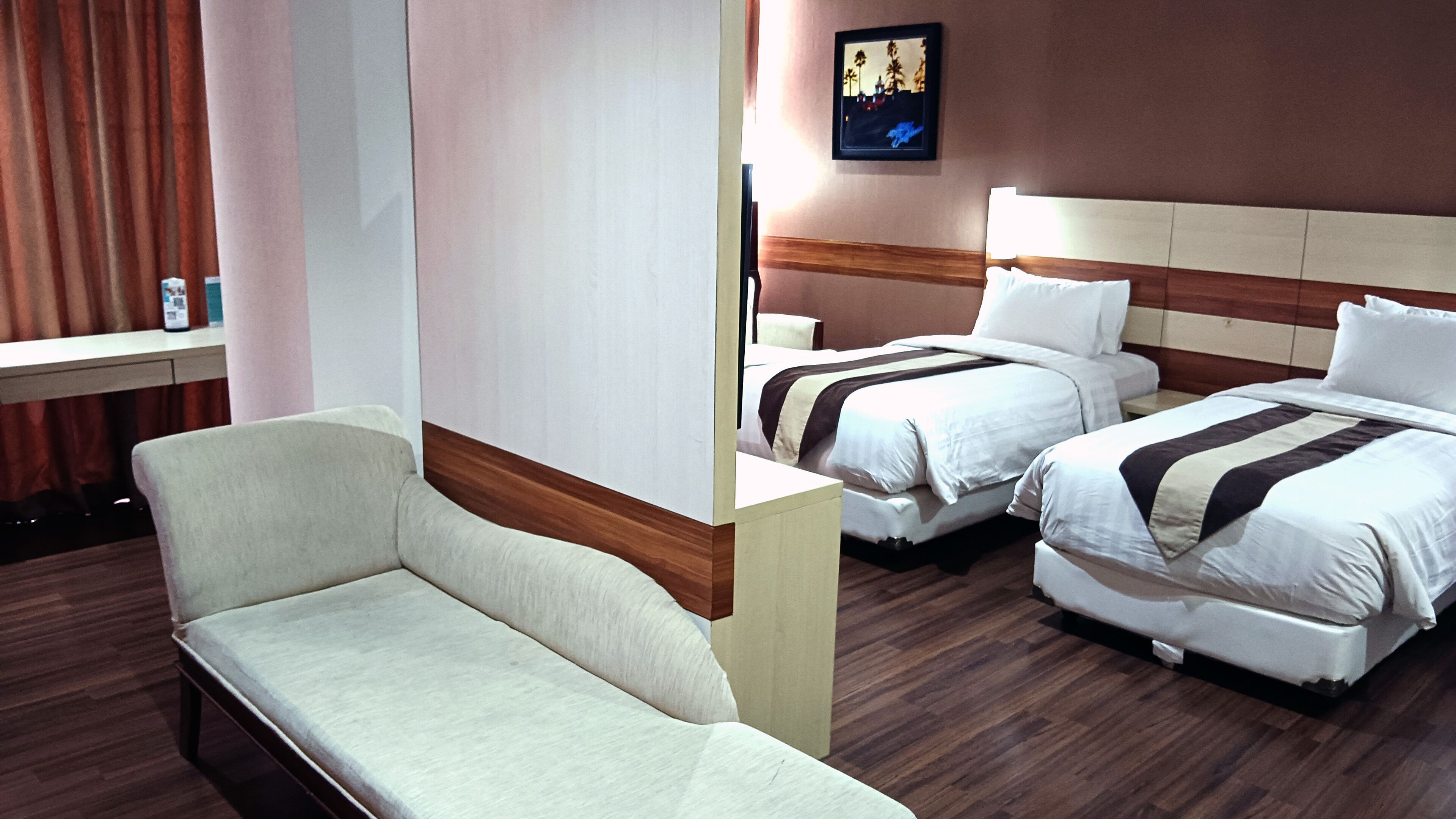 suite | 1 bedroom, premium bedding, minibar, in-room safe
