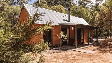 ด้านหน้าที่พัก