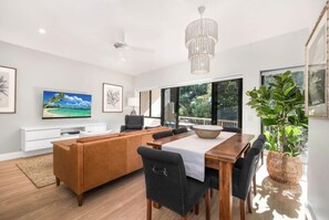 3 Bedroom Premium Mid-level Apartment | Living area