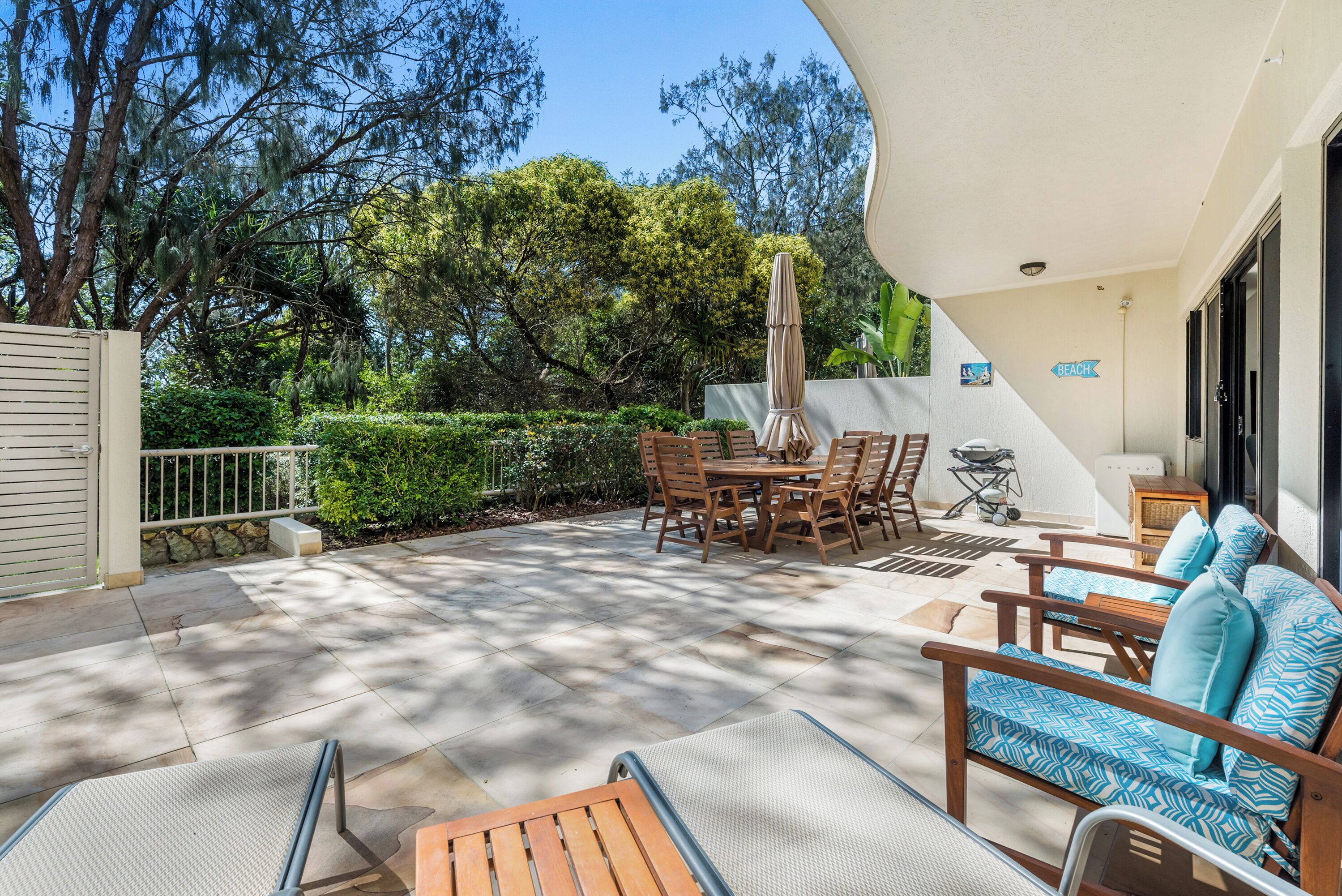 Apartamento premium, 3 quartos (Ground Floor) | Área de estar | TV de tela plana, DVD player