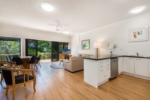 3 habitaciones, decoración personalizada y muebles diferentes 