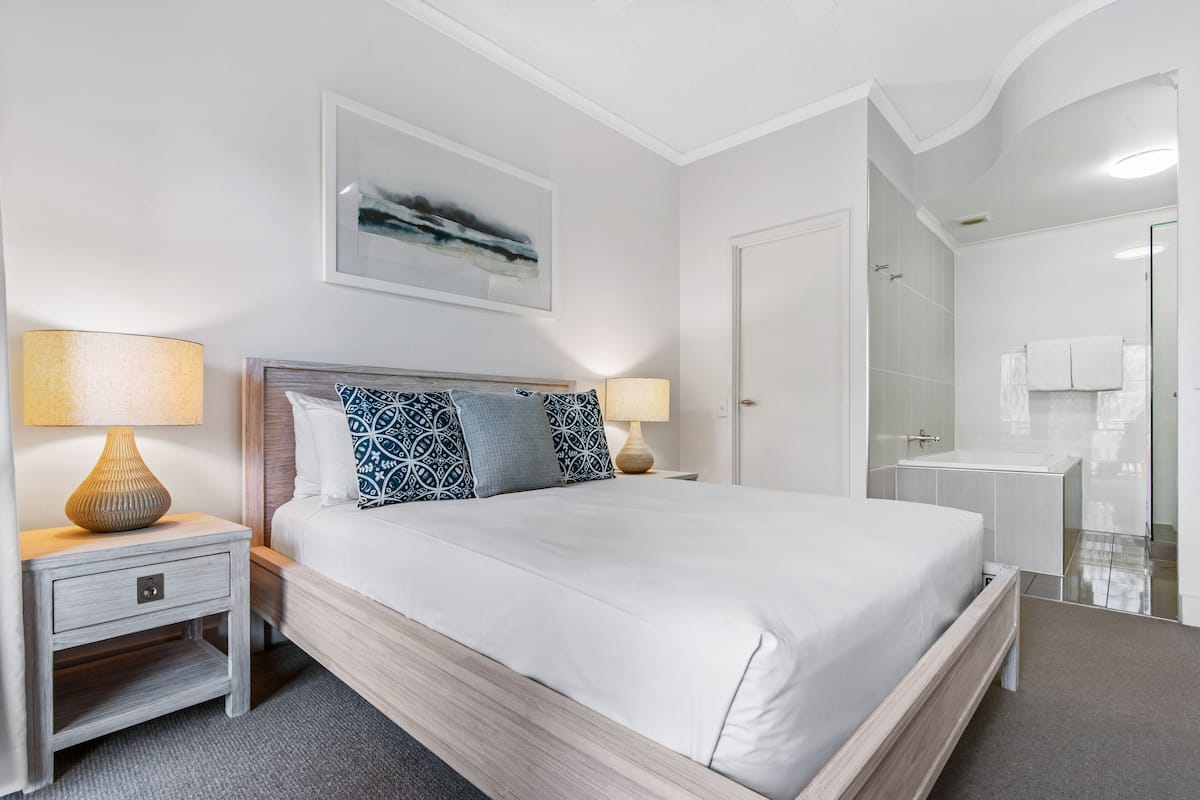 3 bedrooms, individually decorated, individually furnished