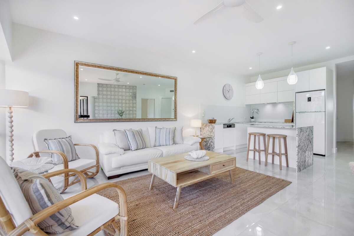 Deluxe Three-Bedroom Apartment - Exclusive Rooftop Apt 12 | Living area | Flat-screen TV, DVD player