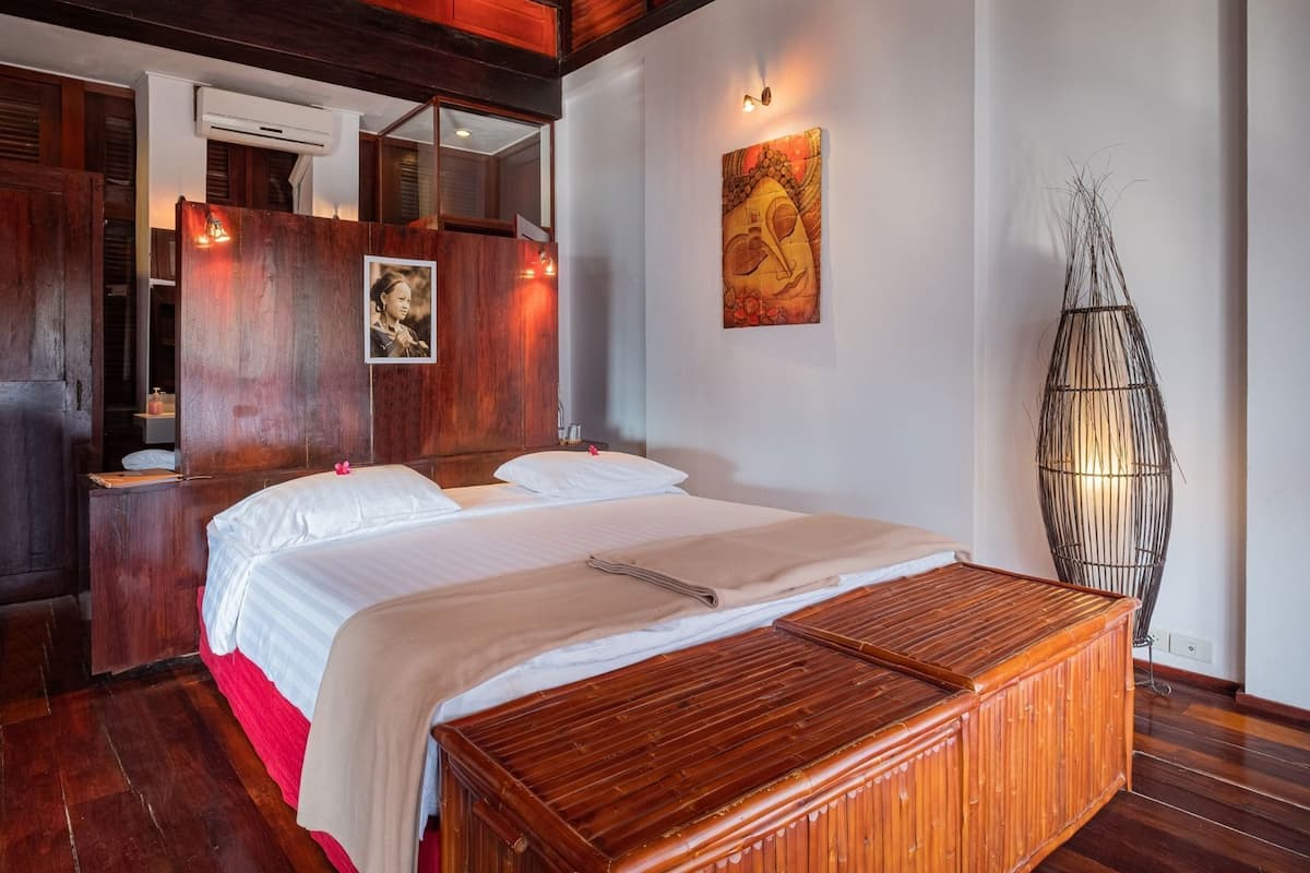 Minibar, desk, blackout drapes, soundproofing