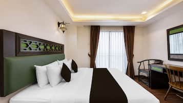 Family Suite | Desk, WiFi (free), bed sheets