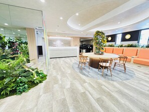 Lobby lounge - Shin-Imamiya Hotel (Osaka)