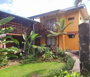 Standard Plus | Skrivebord for bærbar PC og wi-fi (inkludert)